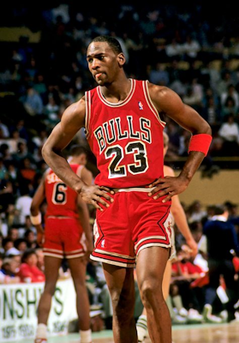 Michael Jordan Pictures: MJ playing for the Bulls in 1987. Picture 2